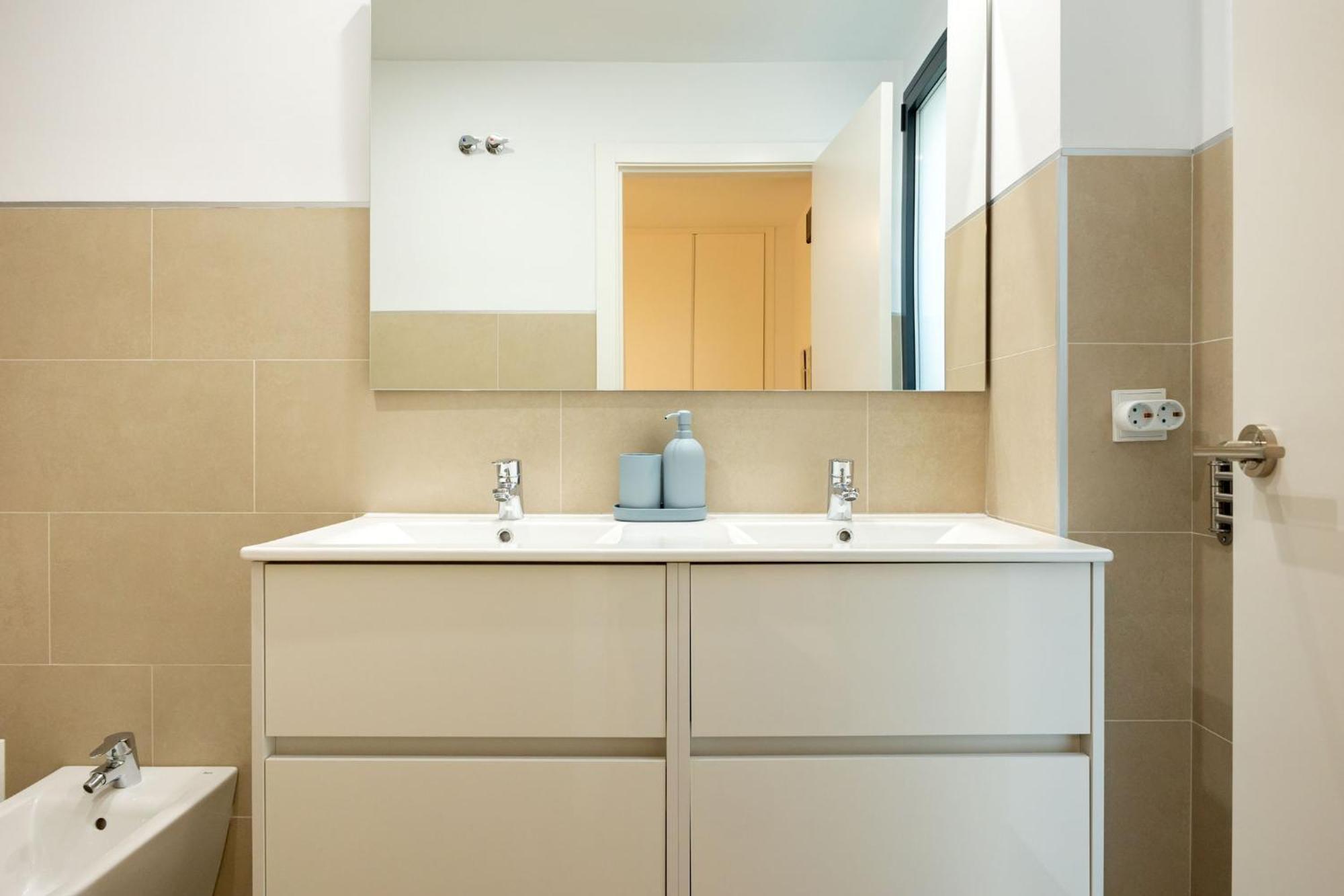Charming 2 Bedroom By Torre Del Oro By Ocityzen Seville